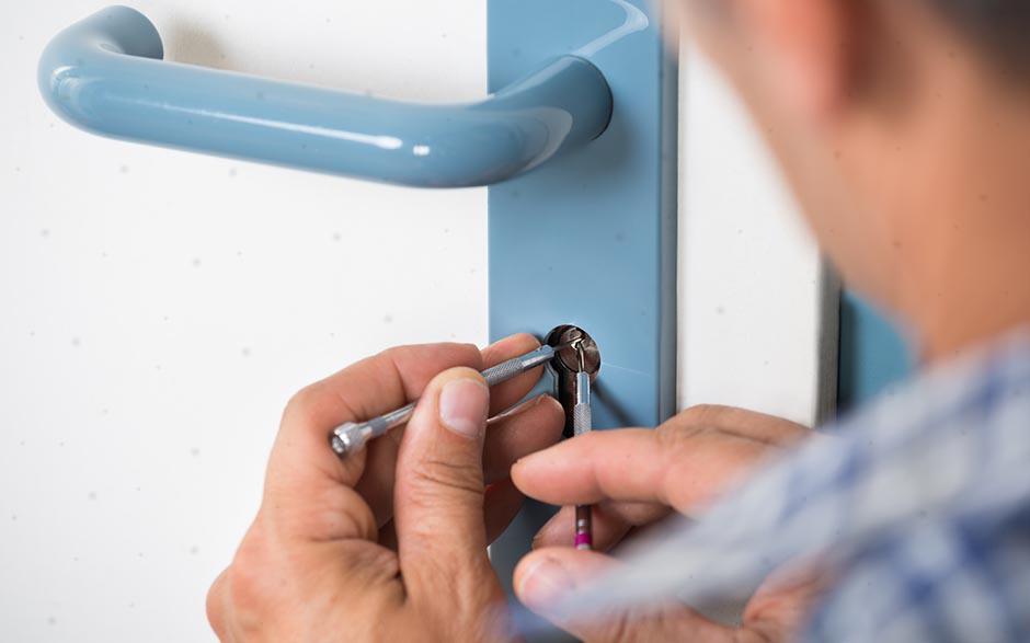 artisan en serrurerie mots croises La Courneuve